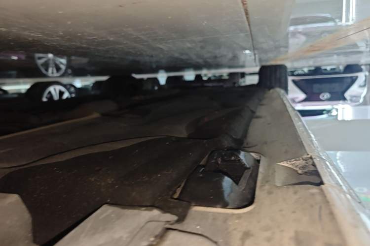 Used Mercedes-Benz E-Class 2015 Facelift E 200 L Sport Edition Right Side Sill