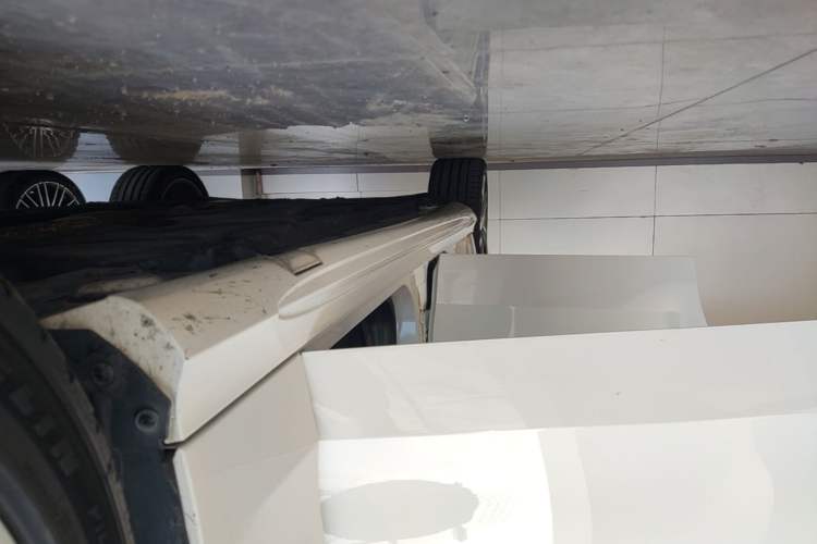 Used Mercedes-Benz E-Class 2015 Restyled E 260 L Sport Edition Right Side Sill