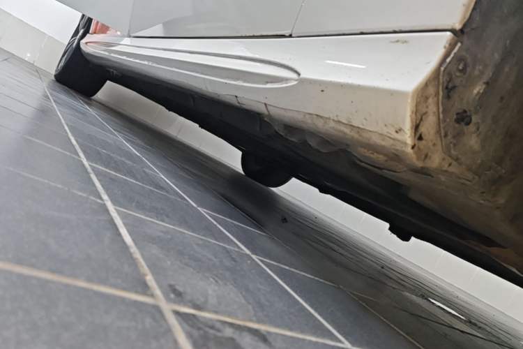 Used Mercedes-Benz E-Class 2015 Facelift E 200 L Sport Edition Right Side Sill