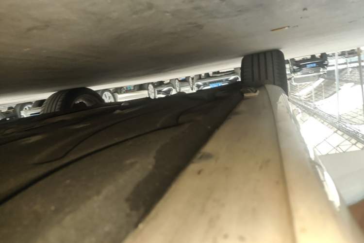 Used Mercedes-Benz E-Class 2015 E 260 L Sport Edition Right Side Sill