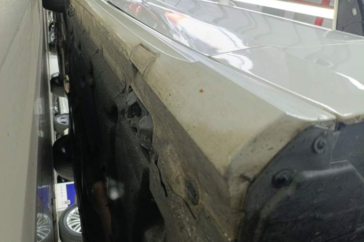Used Mercedes-Benz E-Class 2015 Restyled E 260 L Sport Edition Right Side Sill