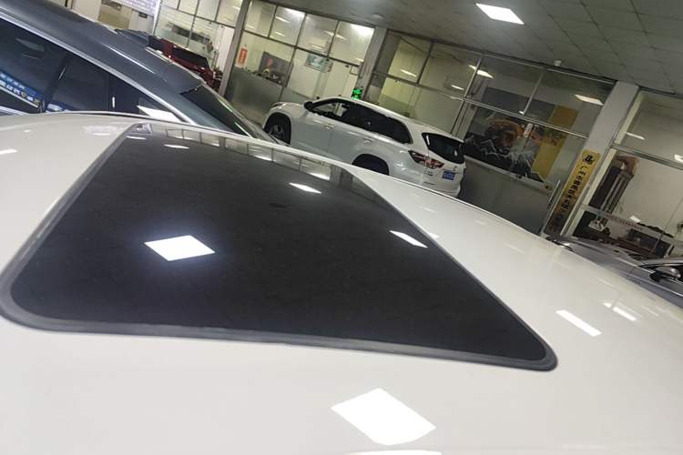 Used Mercedes-Benz E-Class 2015 E 260 L Sport Edition Roof