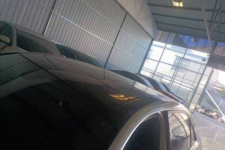 Used Mercedes-Benz E-Class 2015 E 260 L Roof
