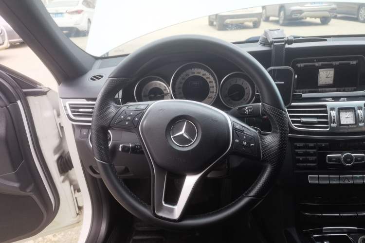 Used Mercedes-Benz E-Class 2015 E 260 L Sport Edition Steering Wheel