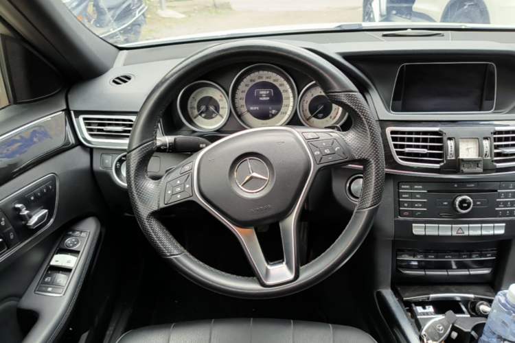 Used Mercedes-Benz E-Class 2015 Restyled E 260 L Sport Edition Steering Wheel