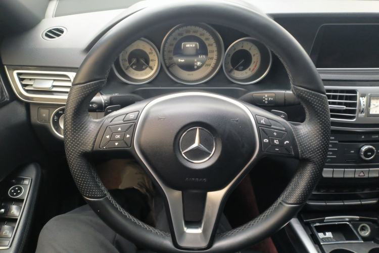 Used Mercedes-Benz E-Class 2015 Facelift E 200 L Sport Edition Steering Wheel