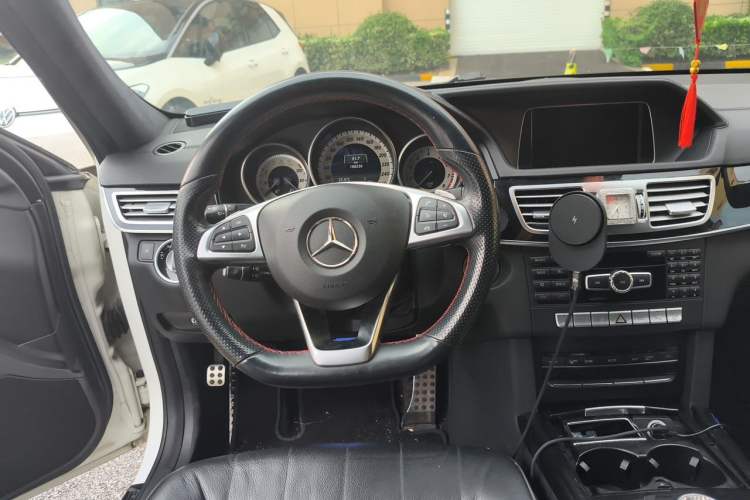 Used Mercedes-Benz E-Class 2015 E 320 L Sport 4MATIC Steering Wheel