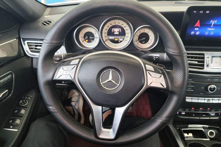 Used Mercedes-Benz E-Class 2015 Restyled E 260 L Sport Edition Steering Wheel