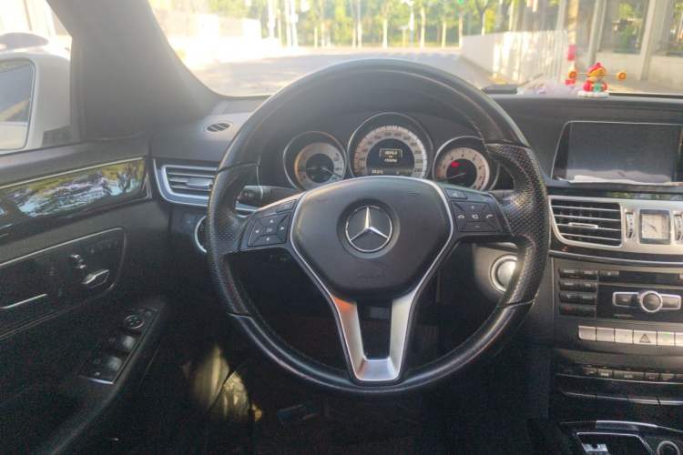 Used Mercedes-Benz E-Class 2015 E 260 L Sport Edition Steering Wheel
