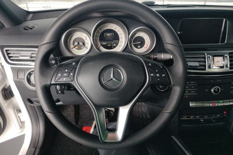 Used Mercedes-Benz E-Class 2015 Restyled E 260 L Sport Edition Steering Wheel