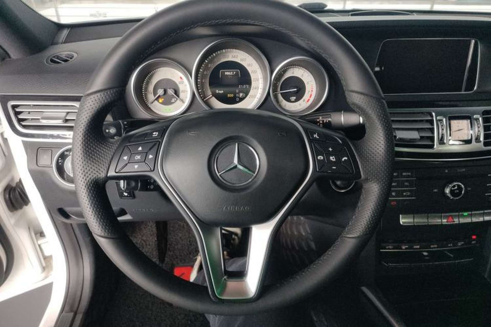 Used Mercedes-Benz E-Class 2015 Restyled E 260 L Sport Edition Steering Wheel