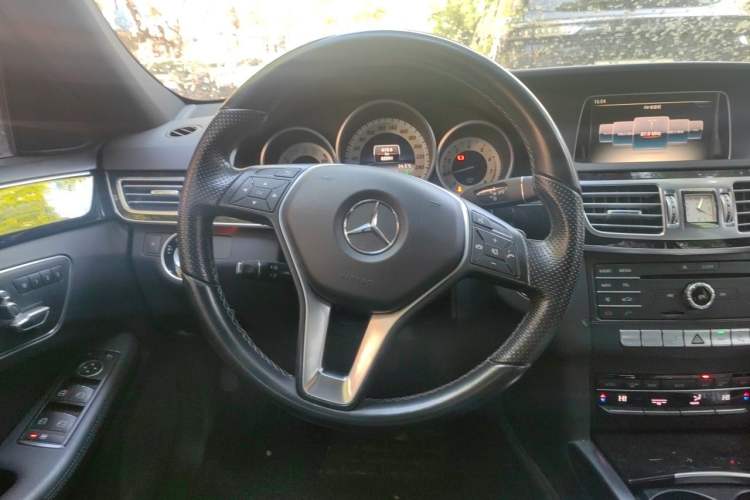Used Mercedes-Benz E-Class 2015 Facelift E 200 L Sport Edition Steering Wheel