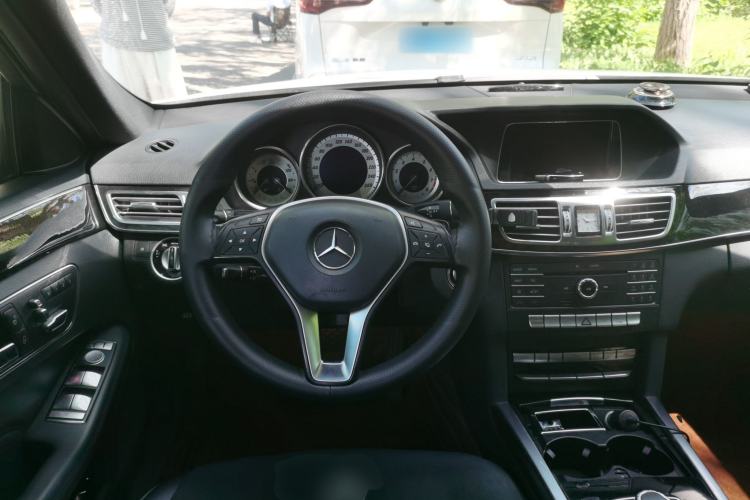 Used Mercedes-Benz E-Class 2015 Facelift E 200 L Sport Edition Steering Wheel