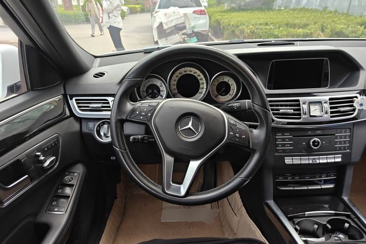 Used Mercedes-Benz E-Class 2015 Facelift E 200 L Sport Edition Steering Wheel