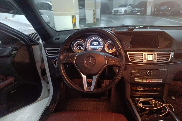 Used Mercedes-Benz E-Class 2015 Revised E 260 L Sport Luxury Edition Steering Wheel