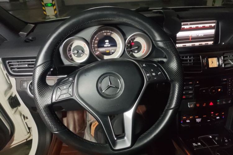 Used Mercedes-Benz E-Class 2015 E 260 L Sport & Fashion Model Steering Wheel