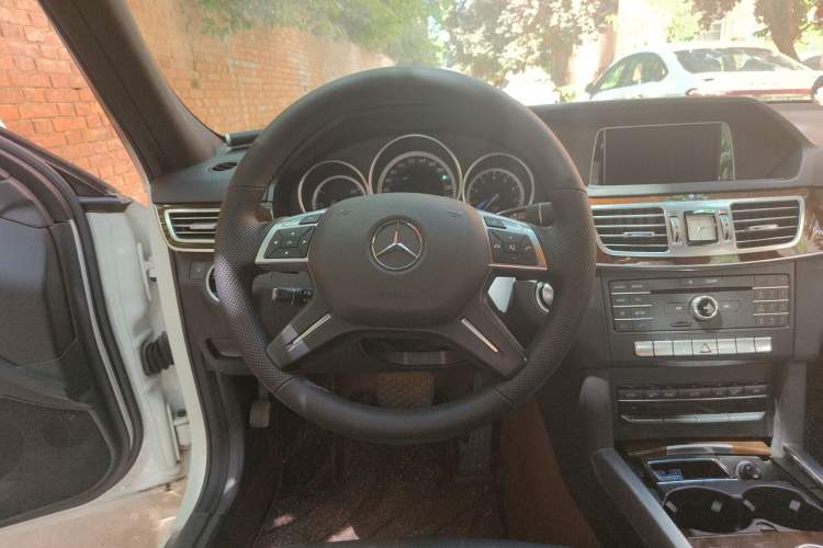 Used Mercedes-Benz E-Class 2015 E 200 L Steering Wheel