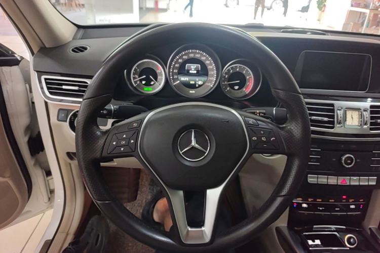 Used Mercedes-Benz E-Class 2015 Facelift E 200 L Sport Edition Steering Wheel