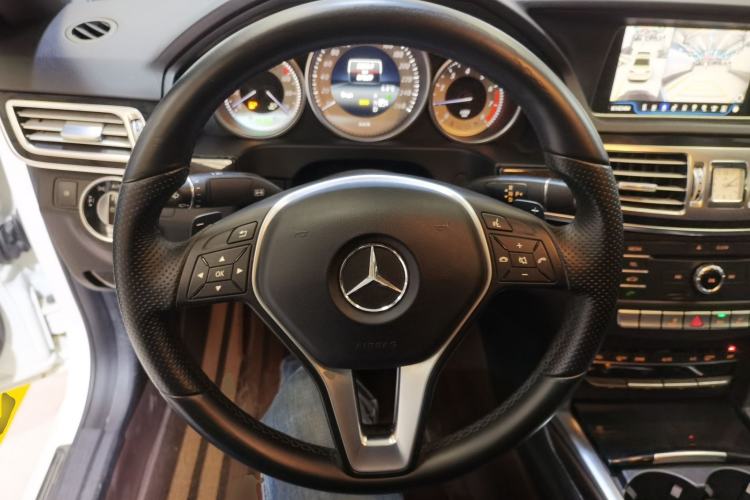 Used Mercedes-Benz E-Class 2015 Facelift E 200 L Sport Edition Steering Wheel