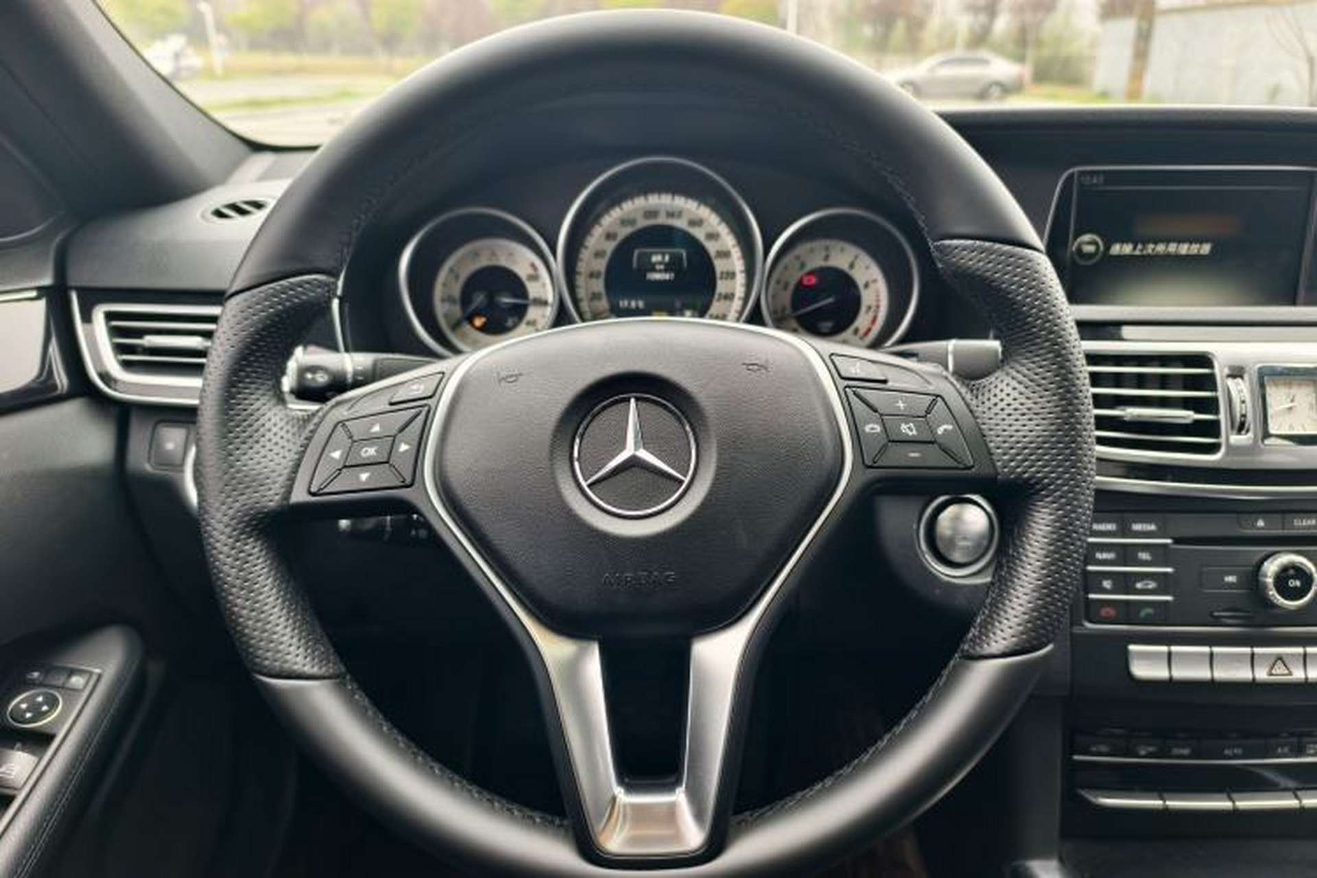 Used Mercedes-Benz E-Class 2015 Facelift E 200 L Sport Edition Steering Wheel