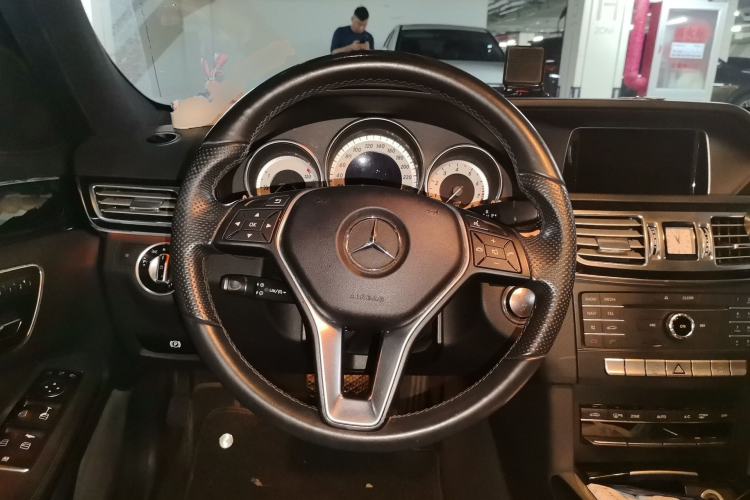 Used Mercedes-Benz E-Class 2015 Restyled E 260 L Sport Edition Steering Wheel