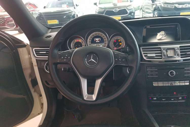 Used Mercedes-Benz E-Class 2015 Revised E 180 L Sport Edition Steering Wheel