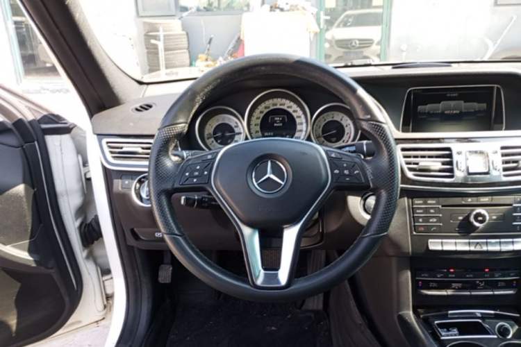 Used Mercedes-Benz E-Class 2015 Restyled E 260 L Sport Edition Steering Wheel