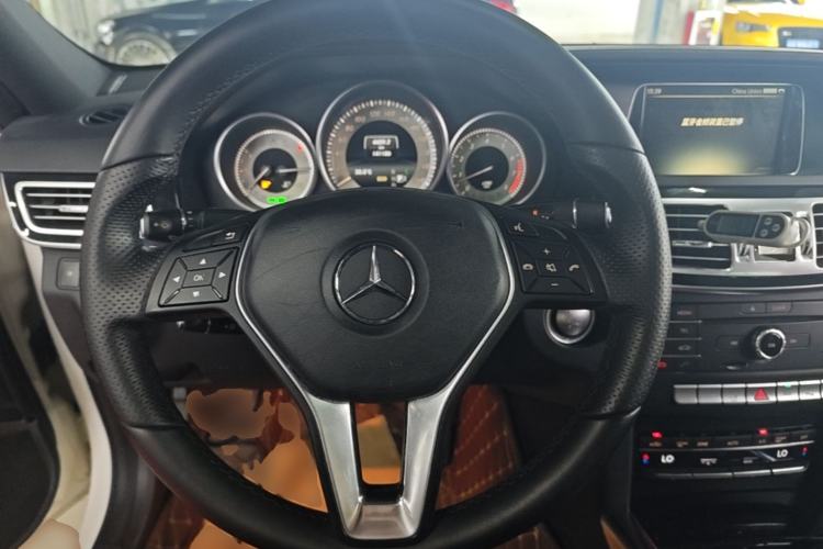 Used Mercedes-Benz E-Class 2015 Facelift E 200 L Sport Edition Steering Wheel
