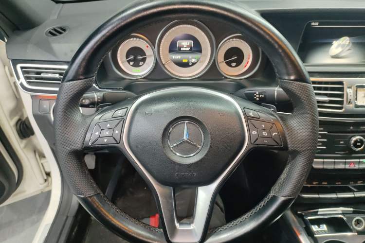 Used Mercedes-Benz E-Class 2015 Facelift E 200 L Sport Edition Steering Wheel