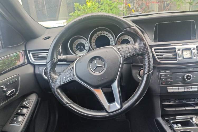 Used Mercedes-Benz E-Class 2015 Facelift E 200 L Sport Edition Steering Wheel