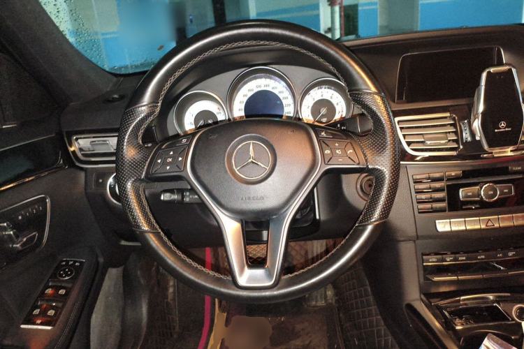 Used Mercedes-Benz E-Class 2015 E 260 L Sport & Fashion Model Steering Wheel