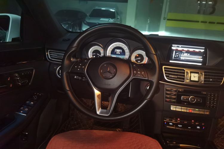 Used Mercedes-Benz E-Class 2015 E 260 L Sport & Fashion Model Steering Wheel
