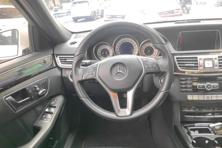 Used Mercedes-Benz E-Class 2015 E 260 L Sport Luxury Model Steering Wheel
