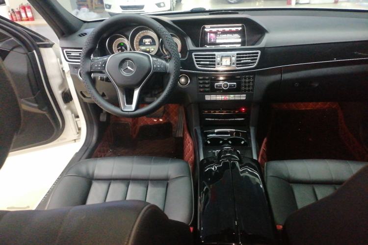 Used Mercedes-Benz E-Class 2015 E 260 L Sport & Fashion Model Steering Wheel