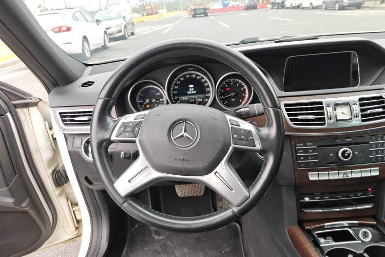 Used Mercedes-Benz E-Class 2015 Facelift E 200 L Steering Wheel