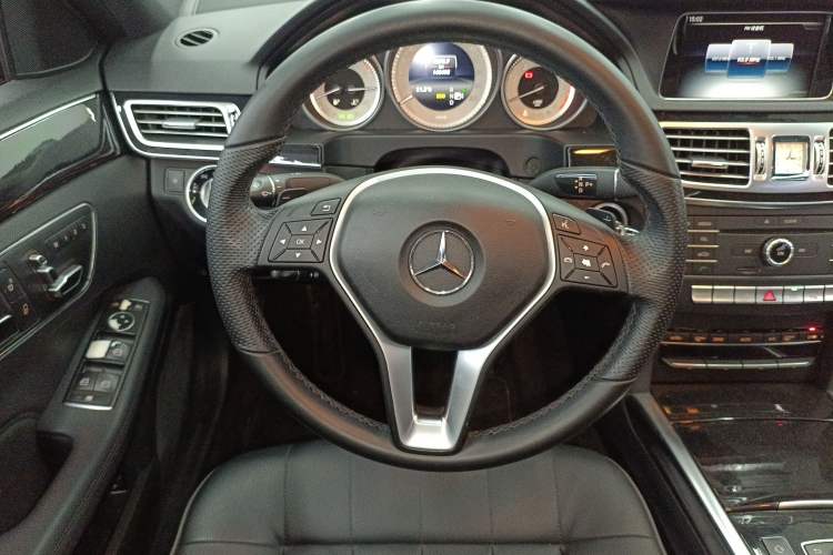 Used Mercedes-Benz E-Class 2015 Restyled E 260 L Sport Edition Steering Wheel