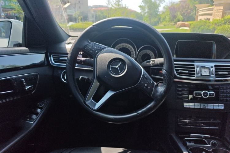 Used Mercedes-Benz E-Class 2015 E 260 L Sport & Fashion Model Steering Wheel