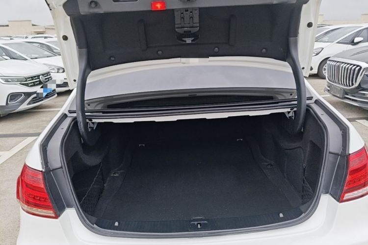 Used Mercedes-Benz E-Class 2015 E 260 L Sport & Fashion Model Trunk