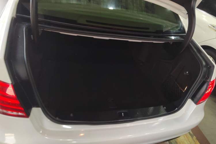Used Mercedes-Benz E-Class 2015 E 260 L Sport Edition Trunk
