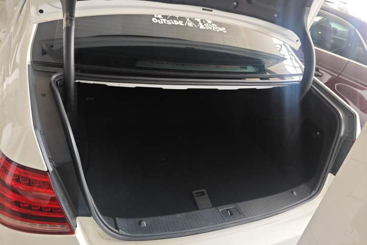 Used Mercedes-Benz E-Class 2015 Facelift E 200 L Sport Edition Trunk