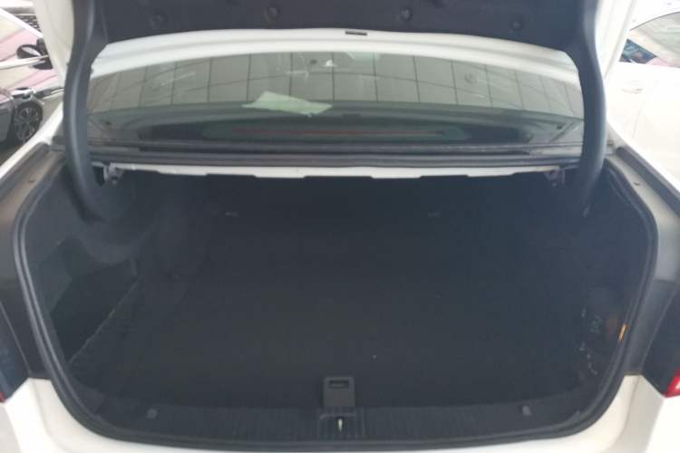 Used Mercedes-Benz E-Class 2015 Revised E 180 L Sport Edition Trunk