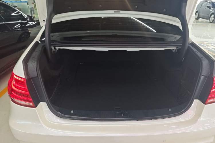 Used Mercedes-Benz E-Class 2015 Facelift E 200 L Sport Edition Trunk