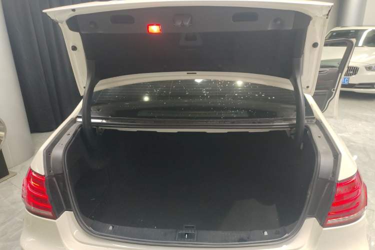 Used Mercedes-Benz E-Class 2015 Facelift E 200 L Sport Edition Trunk