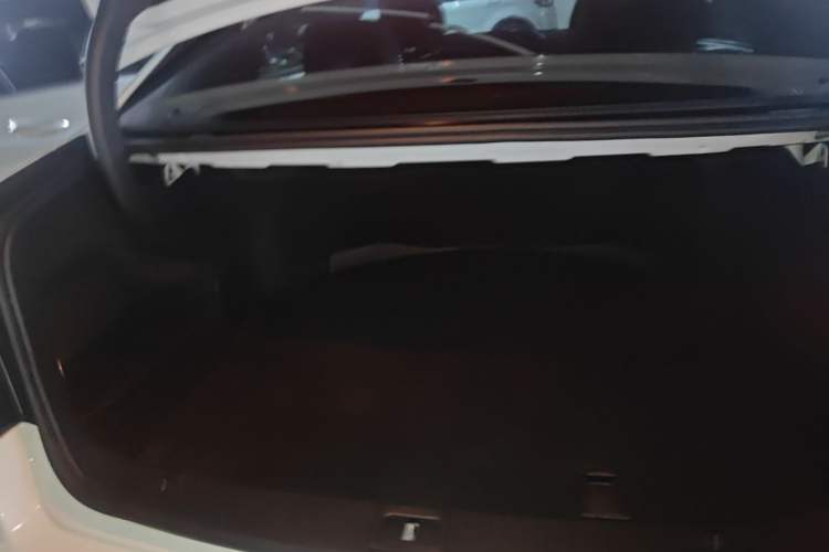 Used Mercedes-Benz E-Class 2015 E 260 L Sport Edition Trunk