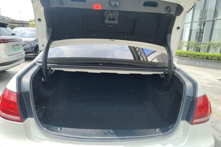 Used Mercedes-Benz E-Class 2015 Restyled E 260 L Sport Edition Trunk