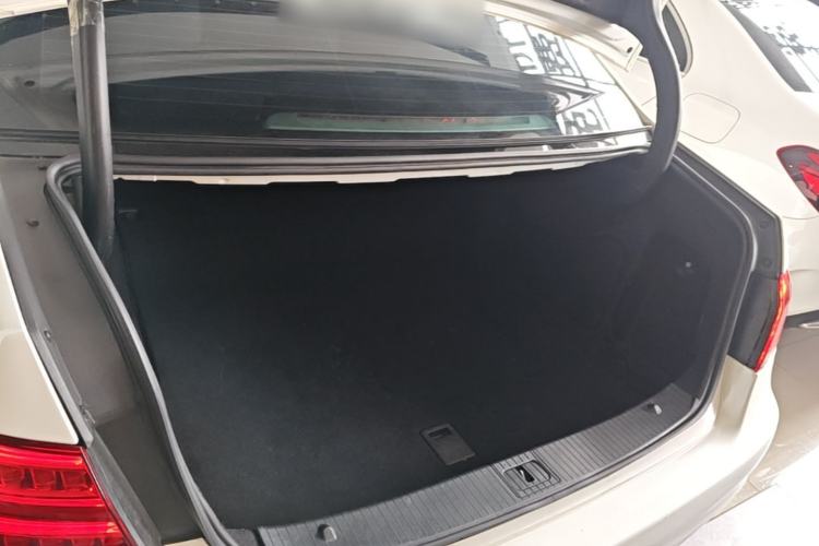 Used Mercedes-Benz E-Class 2015 Facelift E 200 L Sport Edition Trunk