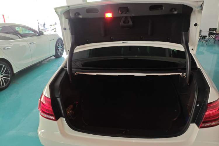 Used Mercedes-Benz E-Class 2015 E 260 L Sport Edition Trunk