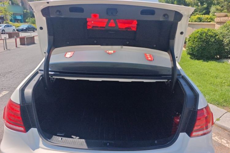 Used Mercedes-Benz E-Class 2015 E 260 L Sport & Fashion Model Trunk