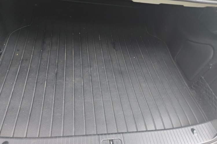 Used Mercedes-Benz E-Class 2015 E 320 L 4MATIC Trunk