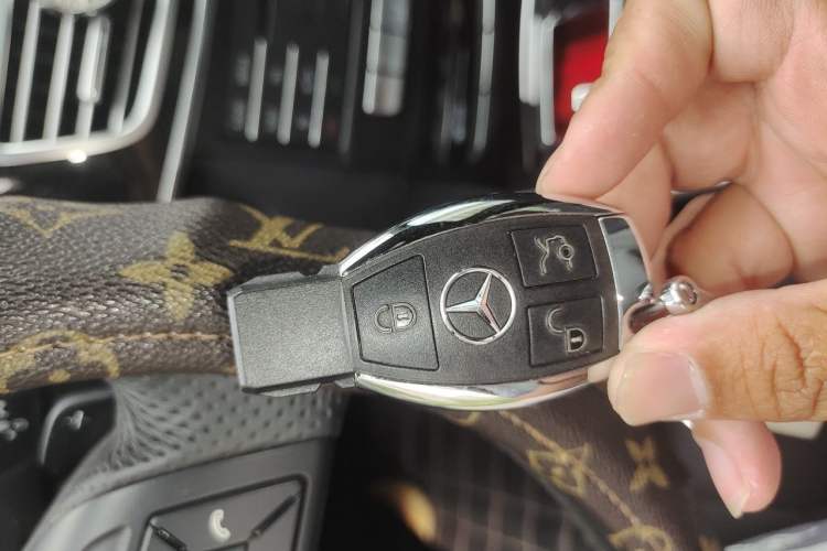 Used Mercedes-Benz E-Class 2015 Facelift E 200 L Sport Edition Vehicle Key